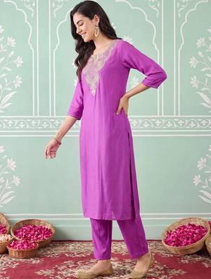 Women Ethnic Motifs Embroidered Regular Thread Work Kurta with Trousers 3