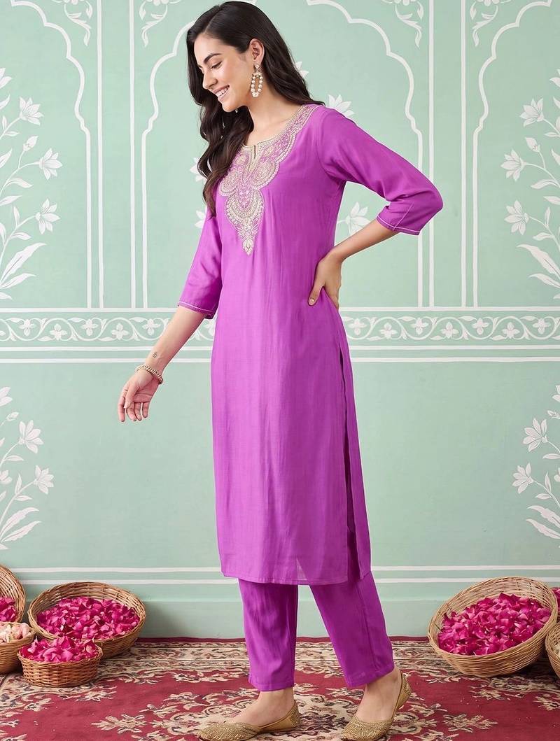 Women Ethnic Motifs Embroidered Regular Thread Work Kurta with Trousers