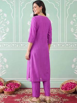Women Ethnic Motifs Embroidered Regular Thread Work Kurta with Trousers 4