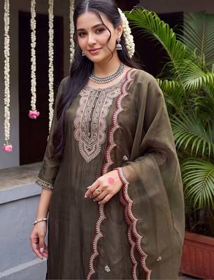 Women Ethnic Motifs Embroidered Regular Thread Work Liva Kurta with Trousers & With Dupatta 2