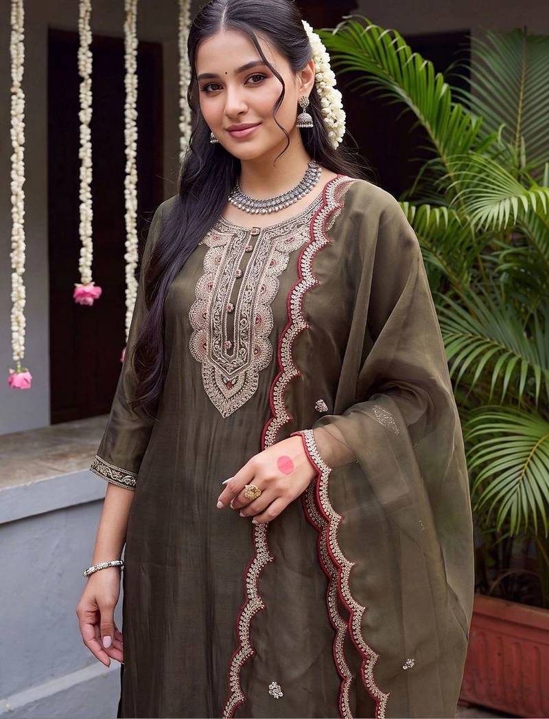Women Ethnic Motifs Embroidered Regular Thread Work Liva Kurta with Trousers & With Dupatta
