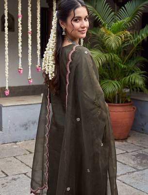 Women Ethnic Motifs Embroidered Regular Thread Work Liva Kurta with Trousers & With Dupatta 4