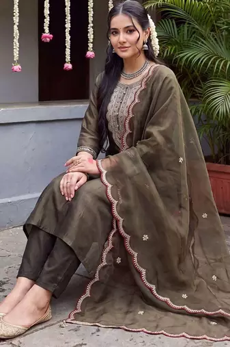 Women Ethnic Motifs Embroidered Regular Thread Work Liva Kurta with Trousers & With Dupatta