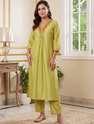 Women Regular Thread Work Liva Kurta with Trousers 5