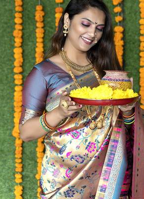 Beige and grey paithani silk blend saree with peacock motif 3