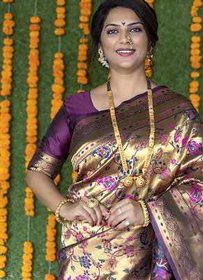 Beige and magenta pink paithani silk blend saree with peacock motif 4