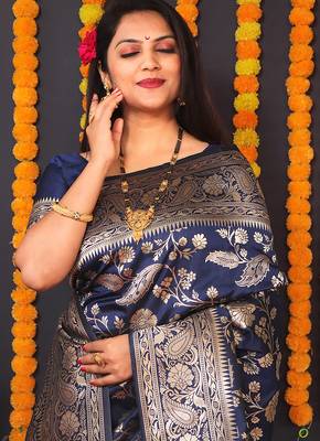 Navy blue silk blend banarasi saree with zari weaving 3