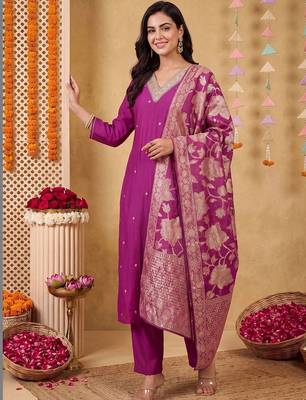 Women Regular Kurta with Trousers & With Dupatta 3