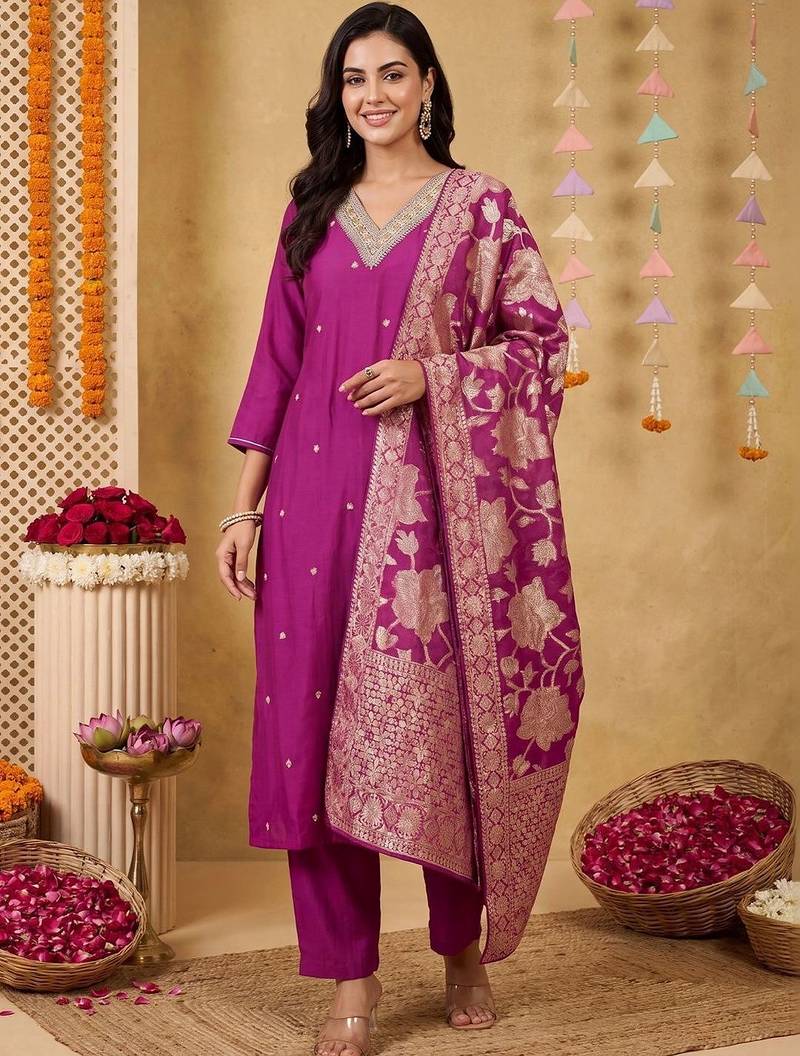 Women Regular Kurta with Trousers & With Dupatta