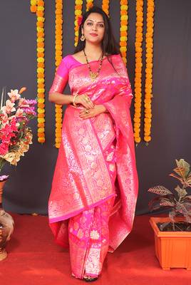 Rani pink silk blend banarasi saree with zari weaving 2