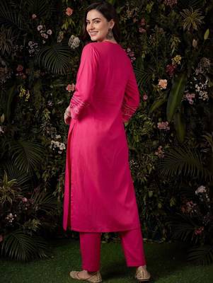 Women Ethnic Motifs Embroidered Regular Thread Work Kurta with Trousers 4