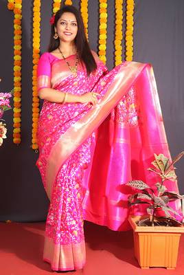 Rani pink banarasi silk blend saree with floral jaal & zari border 1
