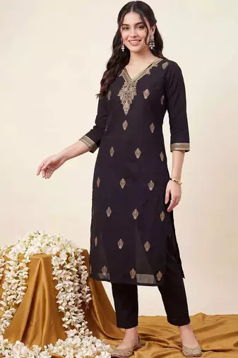Women Ethnic Motifs Embroidered Regular Thread Work Kurta with Trousers