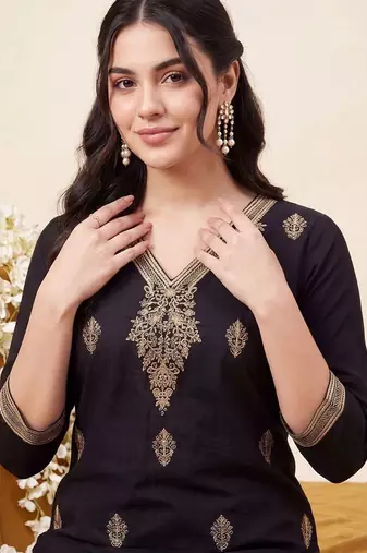 Women Ethnic Motifs Embroidered Regular Thread Work Kurta with Trousers