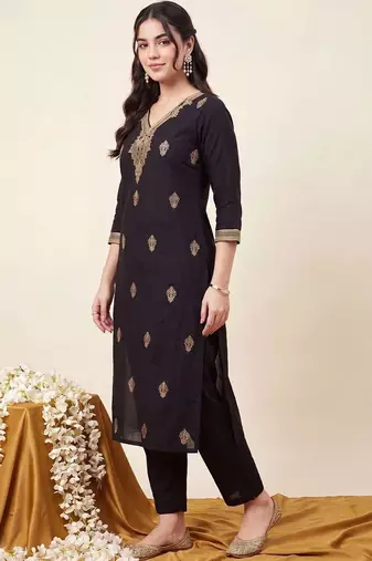 Women Ethnic Motifs Embroidered Regular Thread Work Kurta with Trousers
