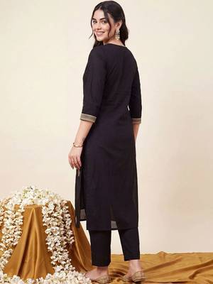 Women Ethnic Motifs Embroidered Regular Thread Work Kurta with Trousers 4