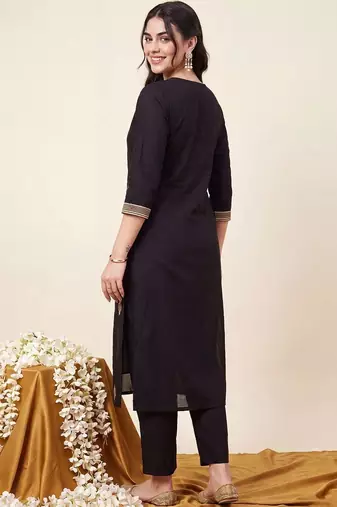 Women Ethnic Motifs Embroidered Regular Thread Work Kurta with Trousers