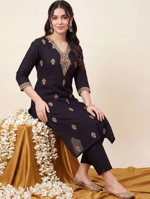 Women Ethnic Motifs Embroidered Regular Thread Work Kurta with Trousers 5