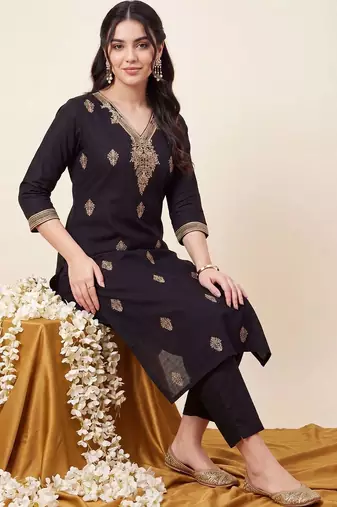 Women Ethnic Motifs Embroidered Regular Thread Work Kurta with Trousers