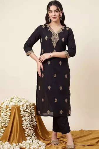 Women Ethnic Motifs Embroidered Regular Thread Work Kurta with Trousers