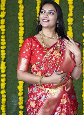 Red silk blend banarasi zari woven saree with blouse 4