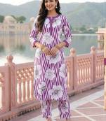 Women Floral Printed Regular Pure Cotton Kurta with Trousers
