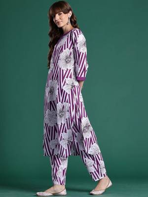 Women Floral Printed Regular Pure Cotton Kurta with Trousers 5
