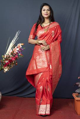 Red banarasi silk blend saree with zari weaving 3