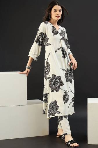 Women Floral Printed Regular Kurta with Trousers