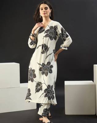 Women Floral Printed Regular Kurta with Trousers 4