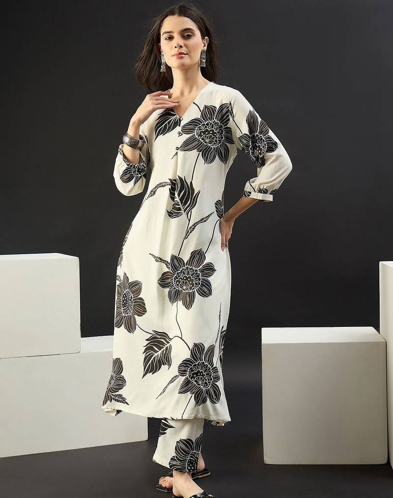Women Floral Printed Regular Kurta with Trousers
