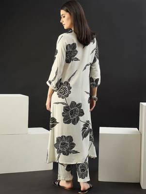 Women Floral Printed Regular Kurta with Trousers 5