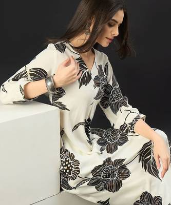 Women Floral Printed Regular Kurta with Trousers 6