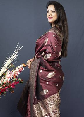 Maroon banarasi silk blend saree with zari weaving 3