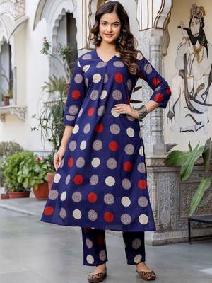 Women Printed Regular Pure Cotton Kurta with Trousers 2