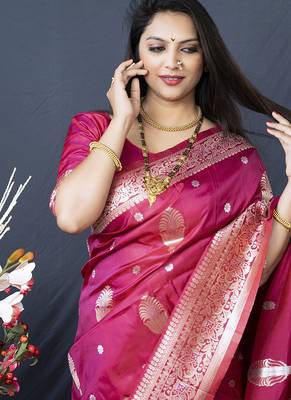 Rani pink banarasi silk blend saree with zari weaving 4