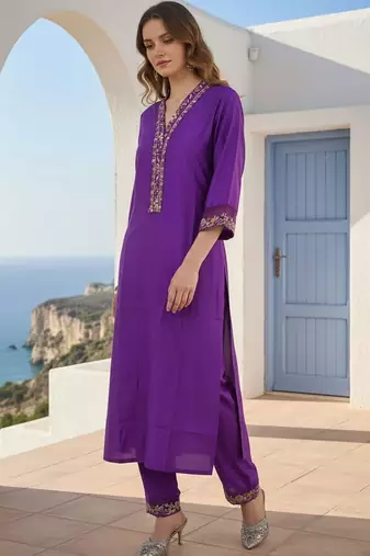 Women Ethnic Motifs Embroidered Regular Thread Work Liva Kurta with Trousers
