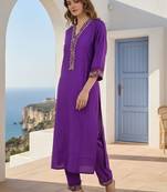Women Ethnic Motifs Embroidered Regular Thread Work Liva Kurta with Trousers