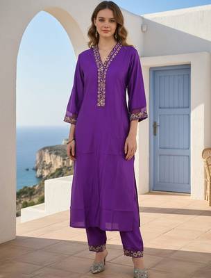 Women Ethnic Motifs Embroidered Regular Thread Work Liva Kurta with Trousers 4