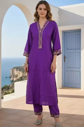 Women Ethnic Motifs Embroidered Regular Thread Work Liva Kurta with Trousers