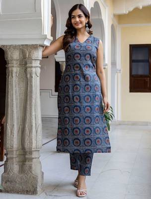 Women Printed Regular Pure Cotton Kurta with Trousers 1