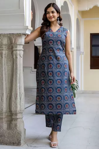 Women Printed Regular Pure Cotton Kurta with Trousers