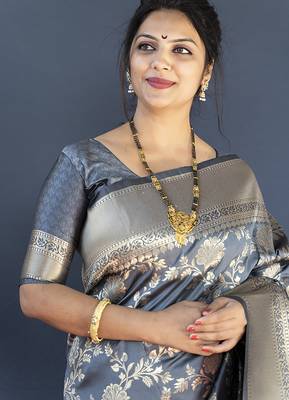 Grey banarasi silk blend saree with floral zari weaving 4