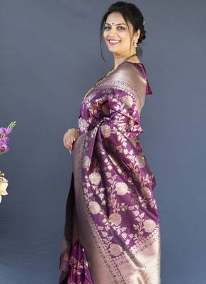 Wine banarasi silk blend saree with floral zari weaving 4