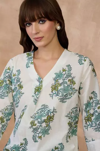Women Floral Printed Regular Pure Cotton Kurta with Trousers