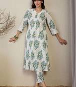 Women Floral Printed Regular  Cotton Kurta with Trousers