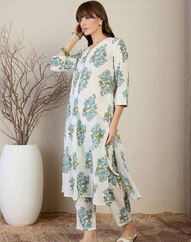 Women Floral Printed Regular Pure Cotton Kurta with Trousers