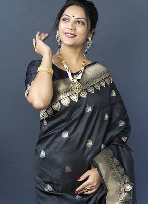 Black banarasi silk blend saree with silver zari border & woven pallu 4