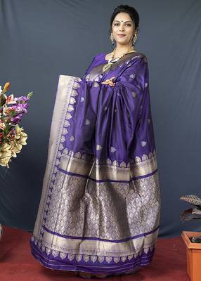 Violet banarasi silk blend saree with silver zari border & woven pallu 2