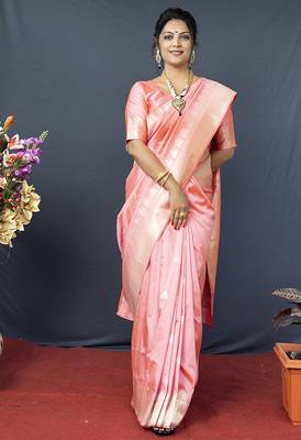 Baby pink banarasi silk blend saree with silver zari border & woven pallu 2
